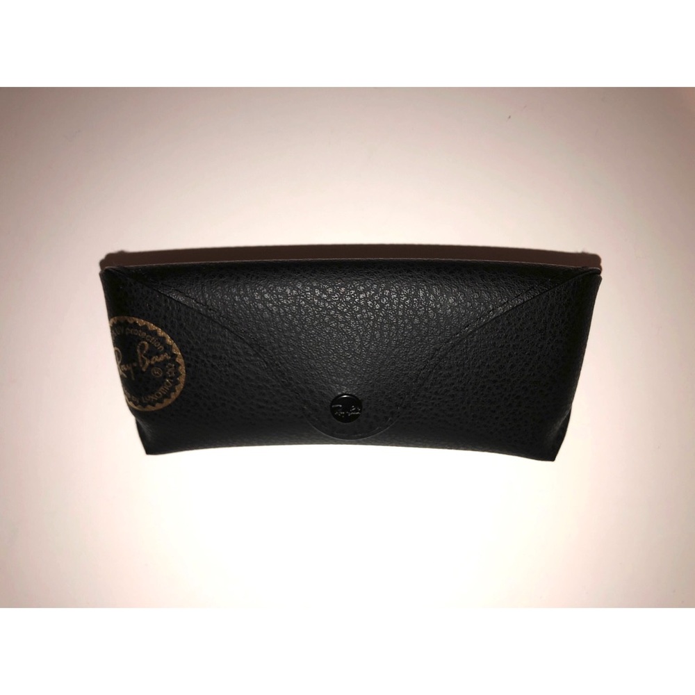 🦋SOLD🦋 NEW Ray-Ban Black Case & Cleaning Cloth